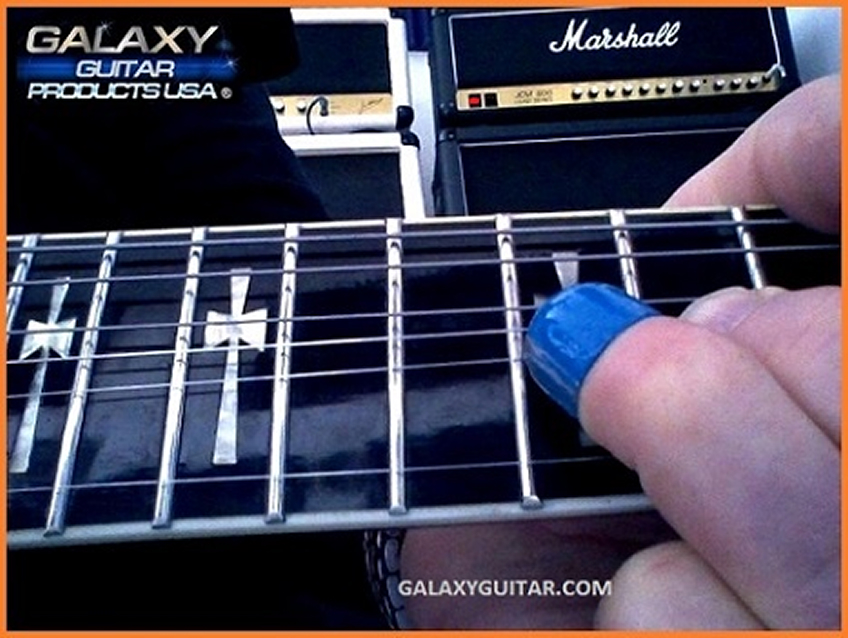 Precise string bending with finger protector